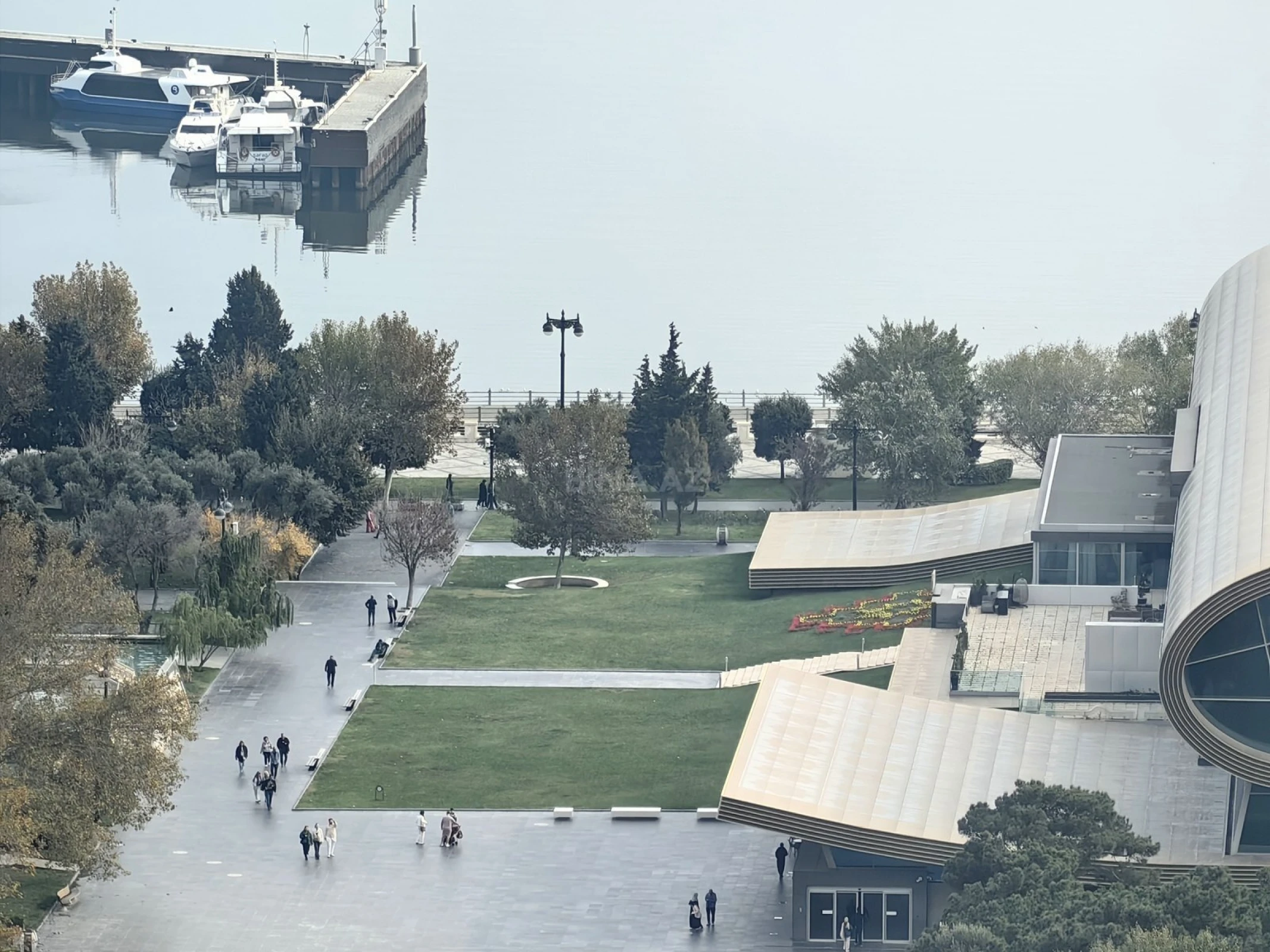 Satılır 4 otaqlı mənzil 170 m²