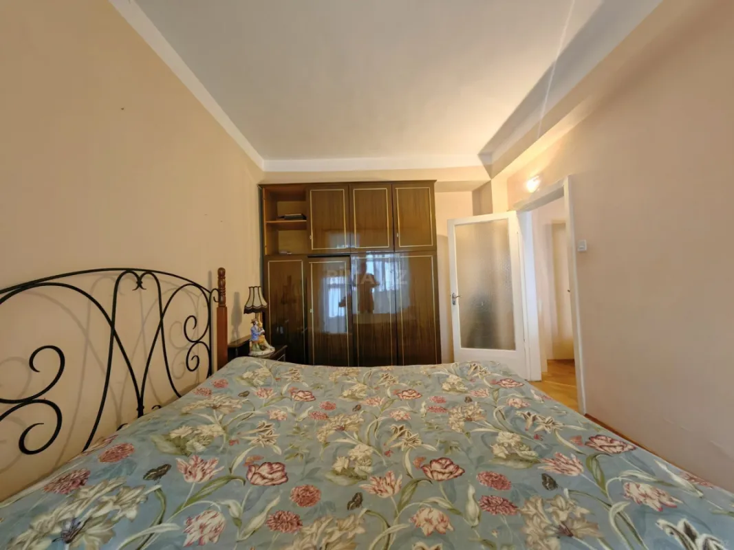 Satılır 4 otaqlı mənzil 170 m²