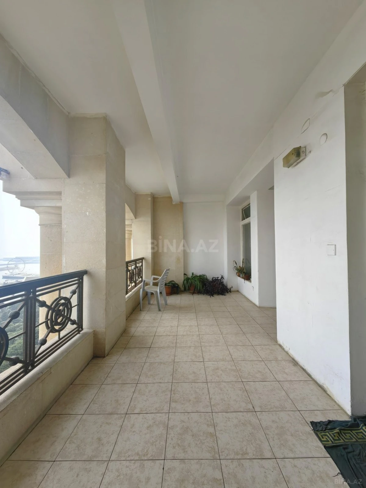 Satılır 4 otaqlı mənzil 170 m²