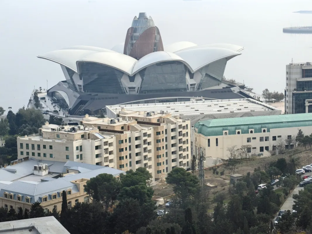 Satılır 4 otaqlı mənzil 170 m²
