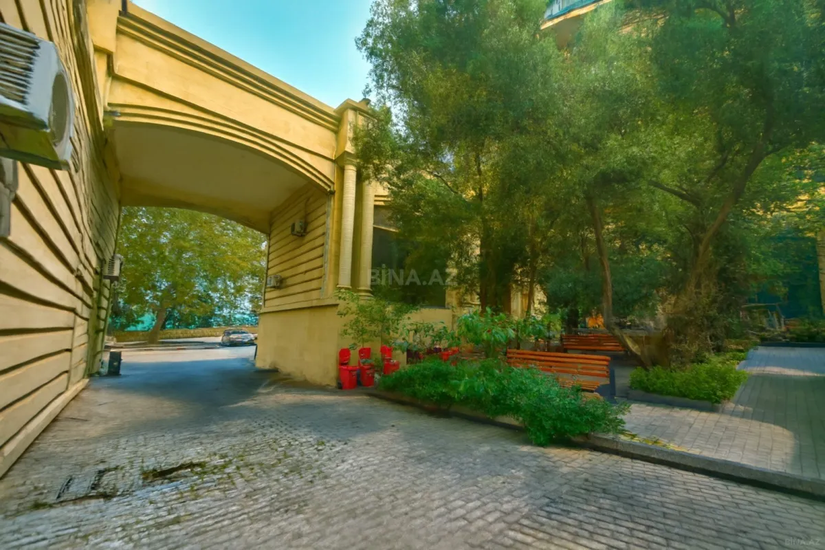 Satılır 4 otaqlı mənzil 170 m²