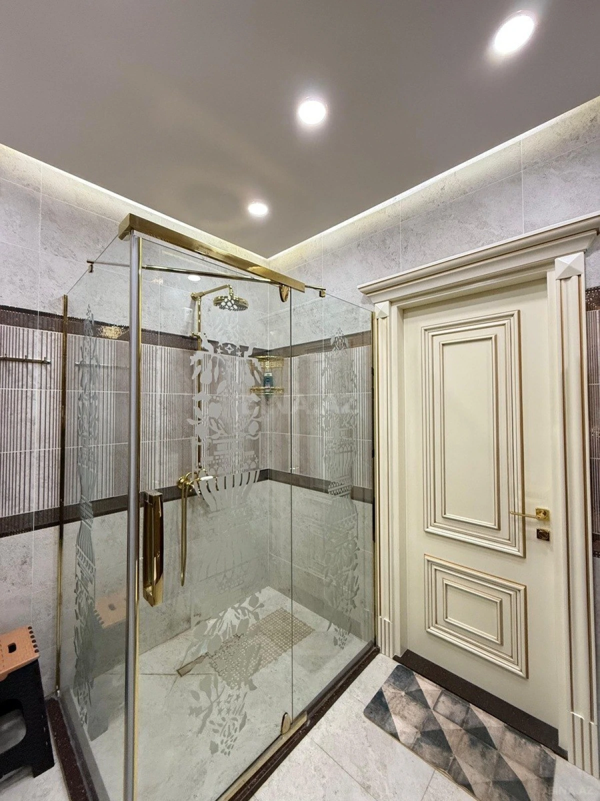 Satılır 2 otaqlı mənzil 88 m²