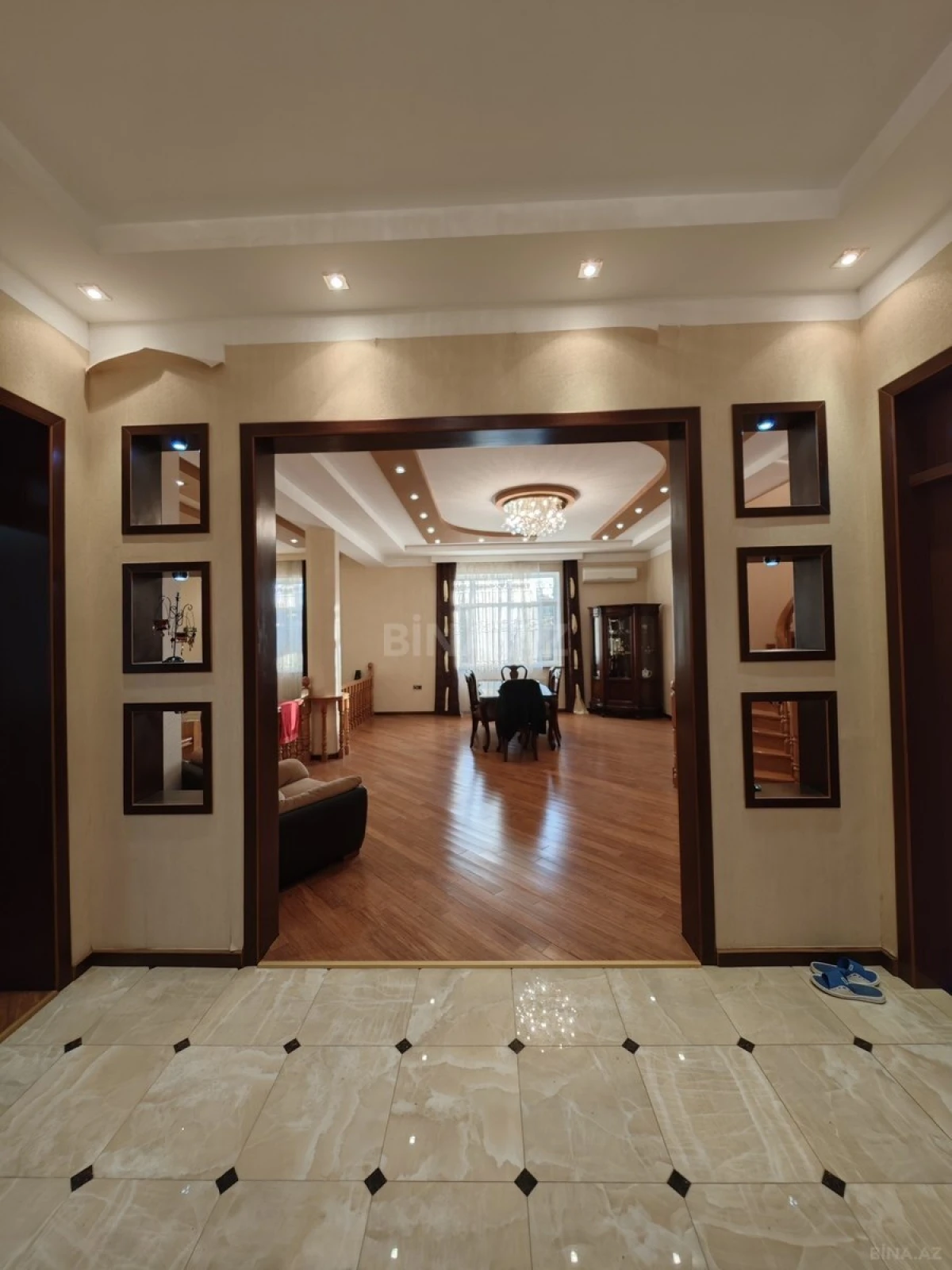 Satılır 10 otaqlı həyət evi 300 m²