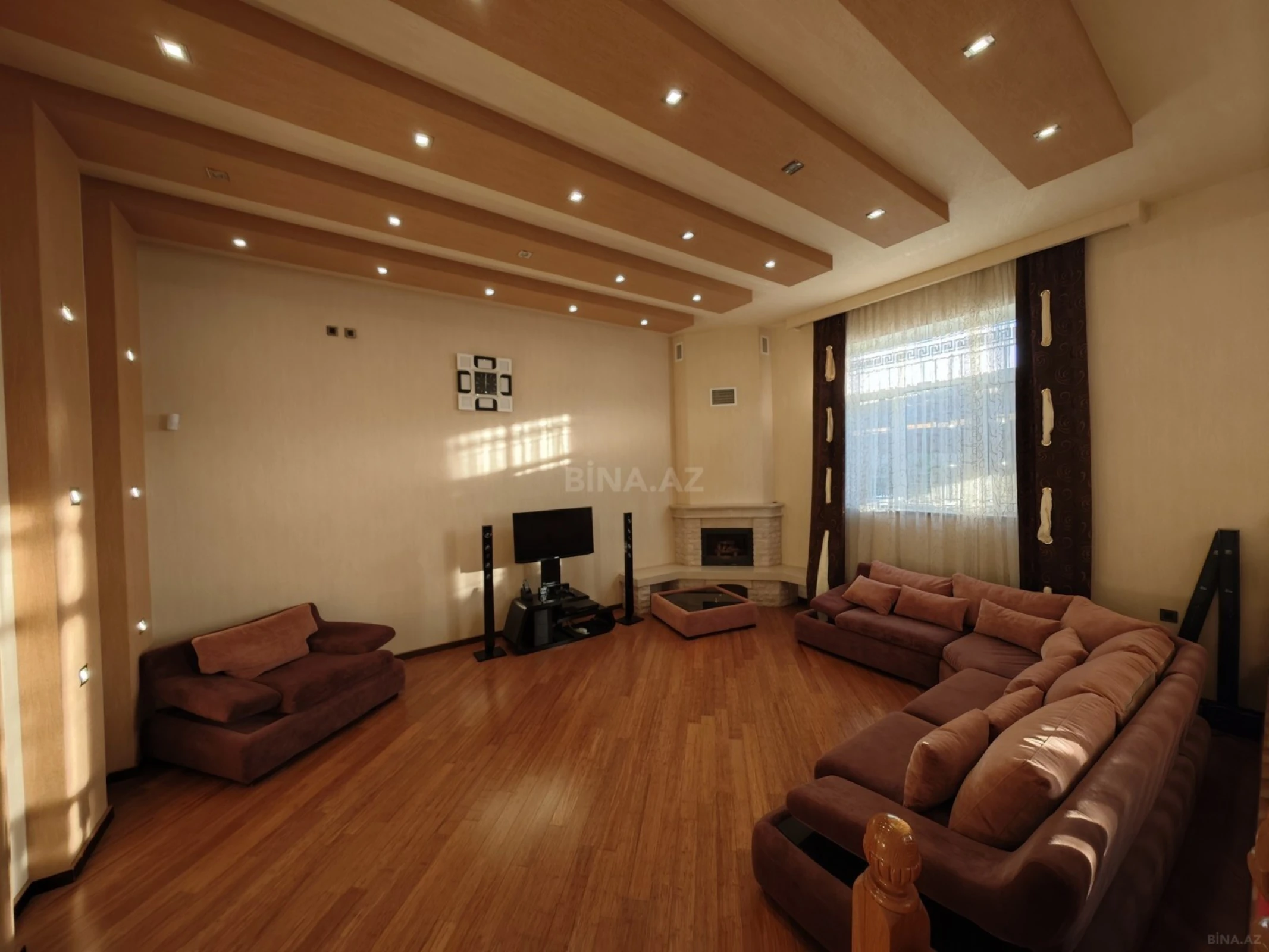 Satılır 10 otaqlı həyət evi 300 m²