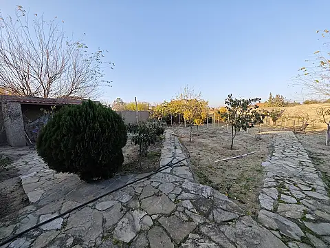 Satılır 10 otaqlı həyət evi 300 m²