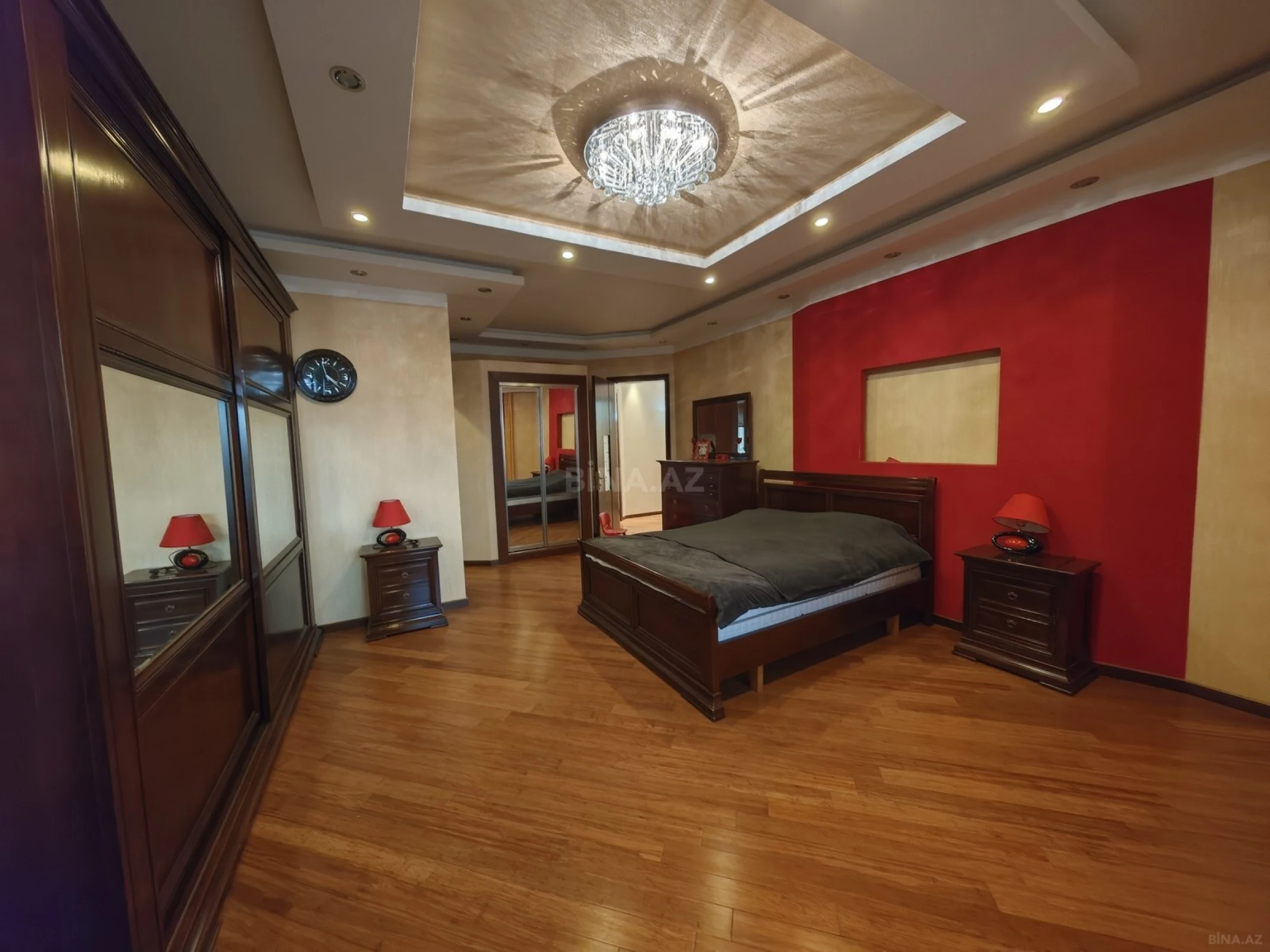 Satılır 10 otaqlı həyət evi 300 m²