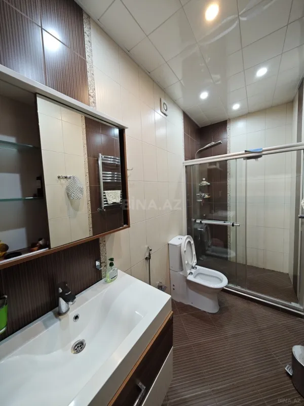 Satılır 10 otaqlı həyət evi 300 m²