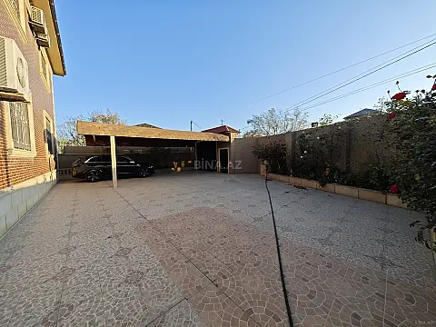 Satılır 10 otaqlı həyət evi 300 m²