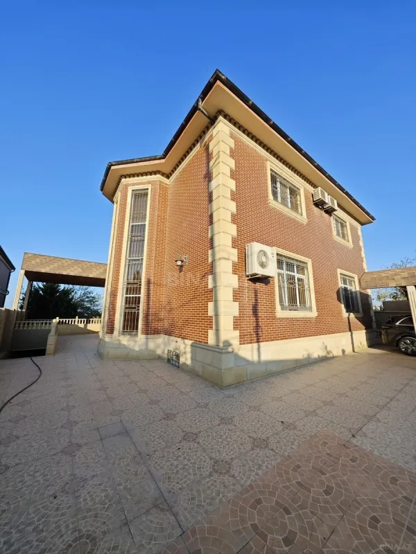 Satılır 10 otaqlı həyət evi 300 m²