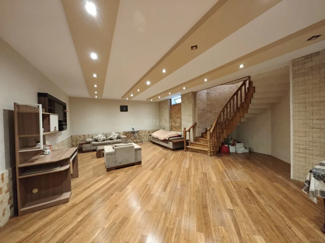 Satılır 10 otaqlı həyət evi 300 m²