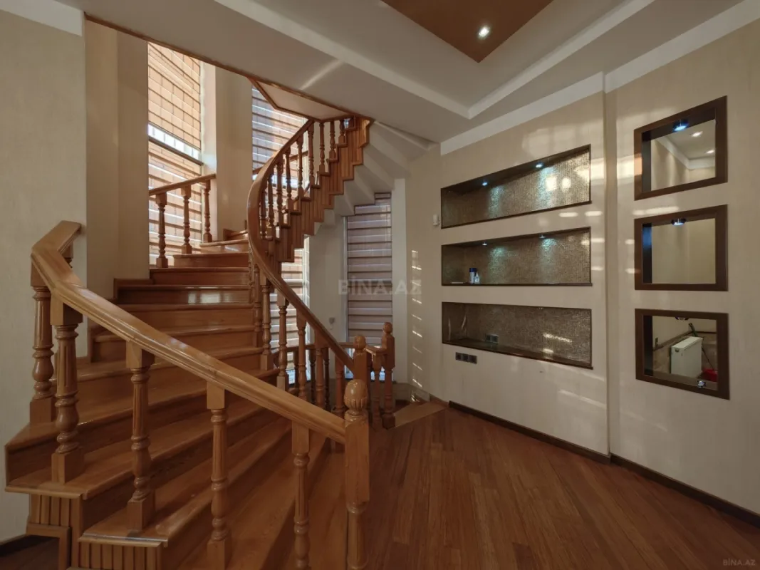 Satılır 10 otaqlı həyət evi 300 m²