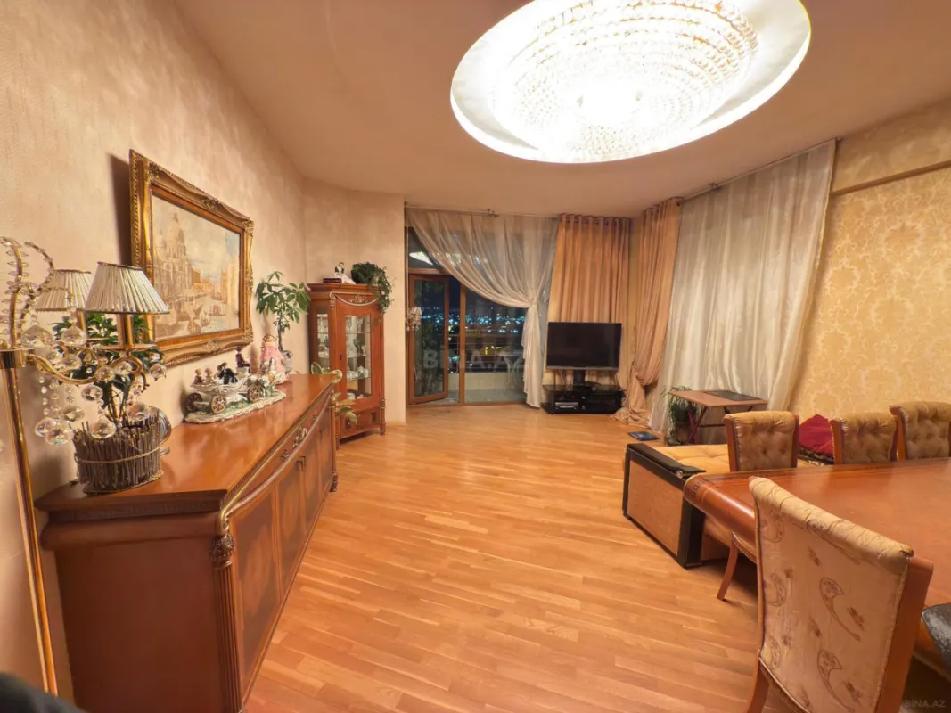 Satılır 3 otaqlı mənzil 110 m²