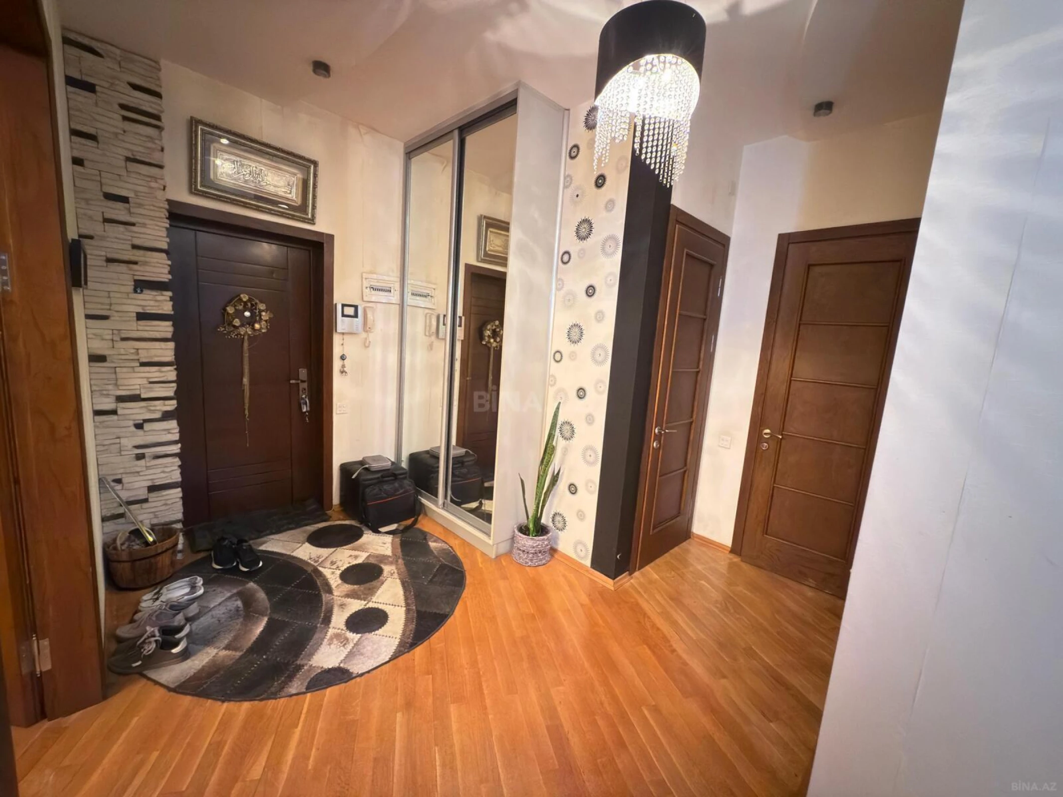 Satılır 3 otaqlı mənzil 110 m²