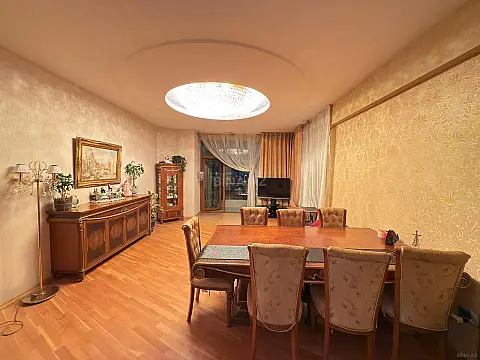 Satılır 3 otaqlı mənzil 110 m²