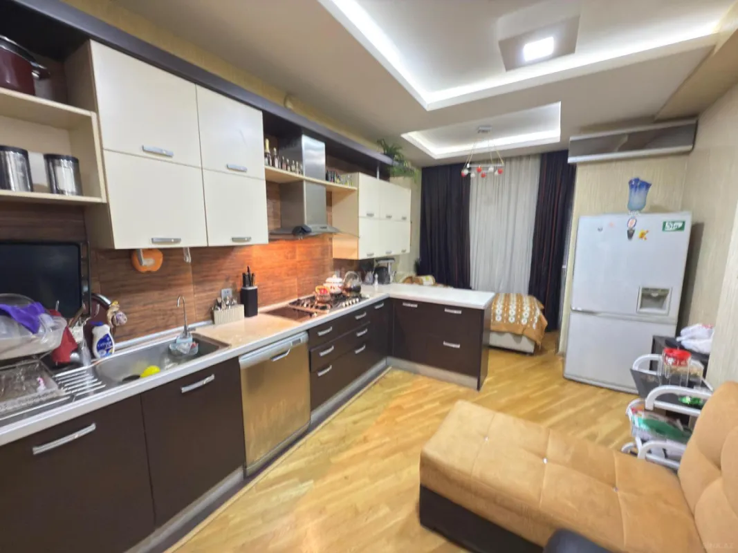 Satılır 3 otaqlı mənzil 110 m²