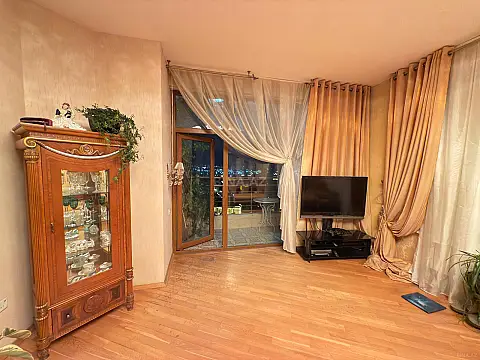 Satılır 3 otaqlı mənzil 110 m²
