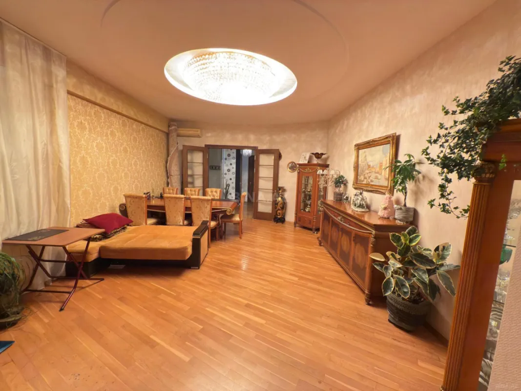 Satılır 3 otaqlı mənzil 110 m²