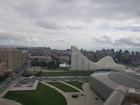 Satılır 13 otaqlı mənzil 1000 m²