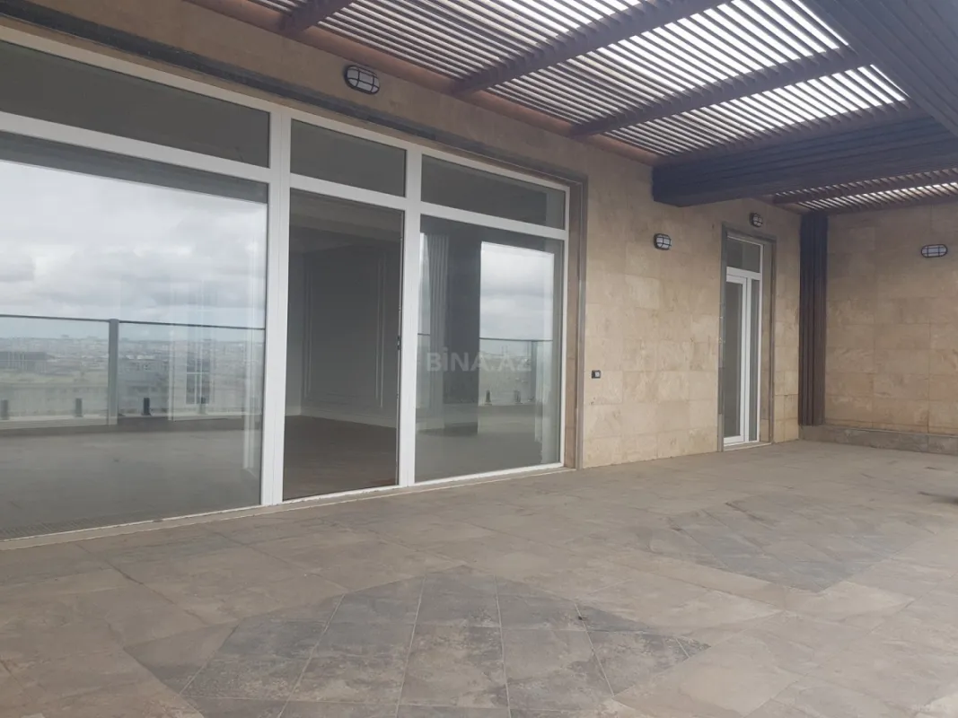 Satılır 13 otaqlı mənzil 1000 m²