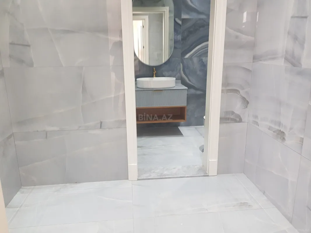 Satılır 13 otaqlı mənzil 1000 m²