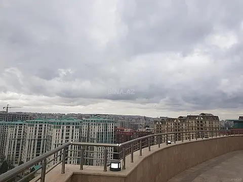 Satılır 13 otaqlı mənzil 1000 m²