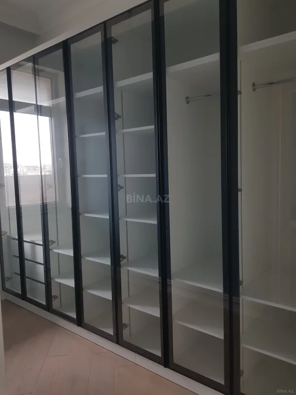Satılır 13 otaqlı mənzil 1000 m²