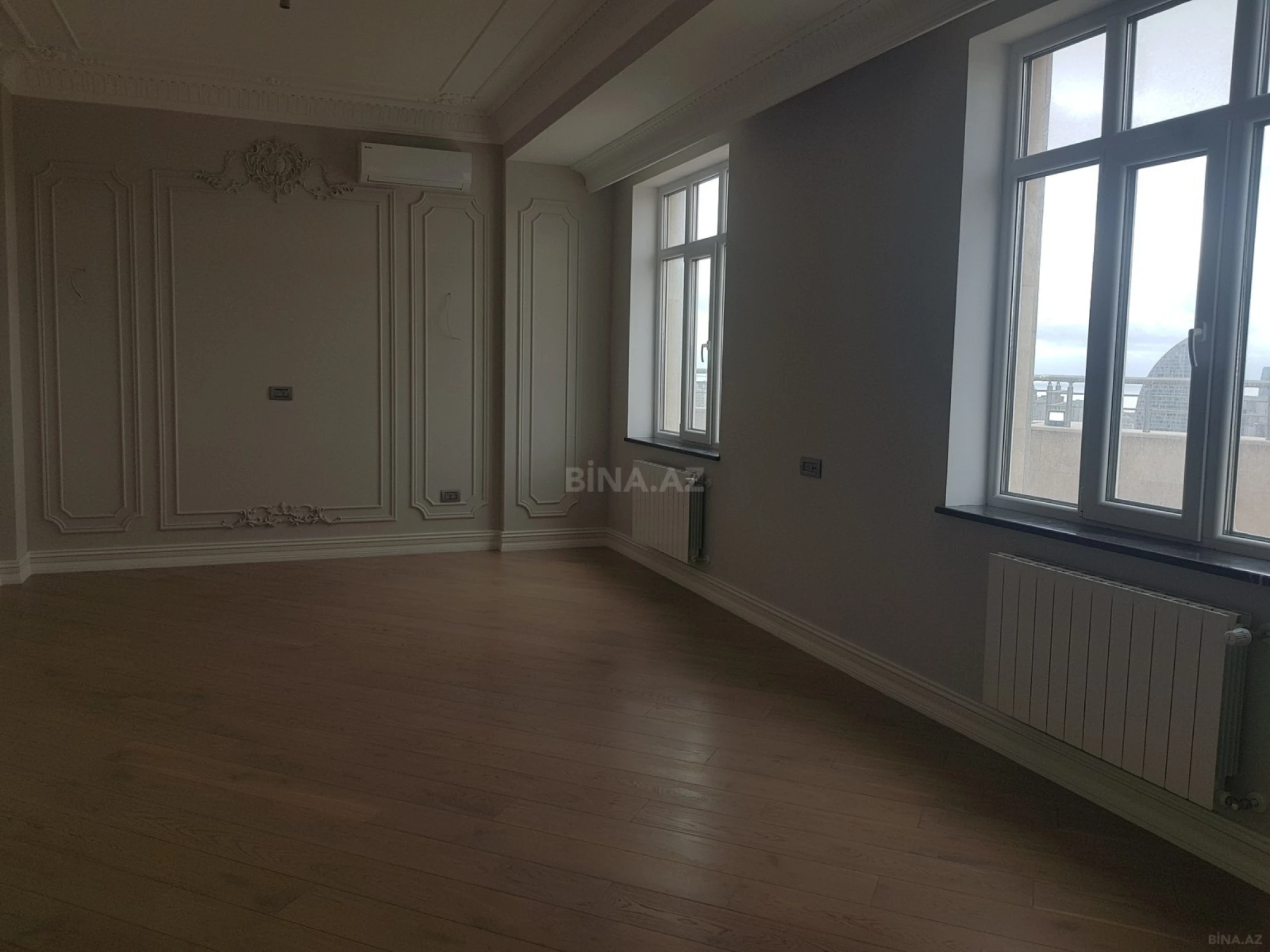 Satılır 13 otaqlı mənzil 1000 m²