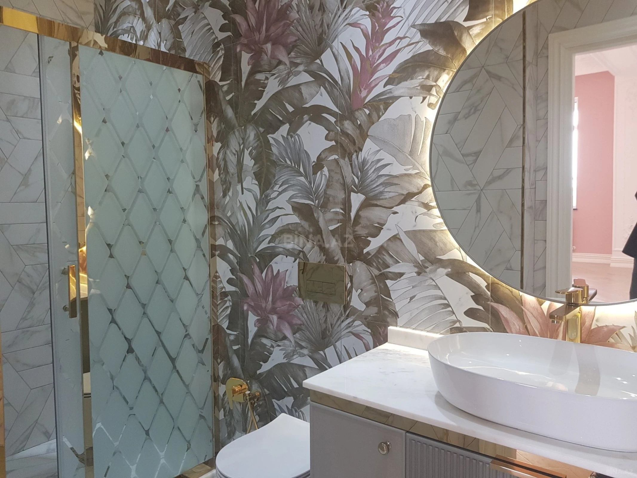 Satılır 13 otaqlı mənzil 1000 m²