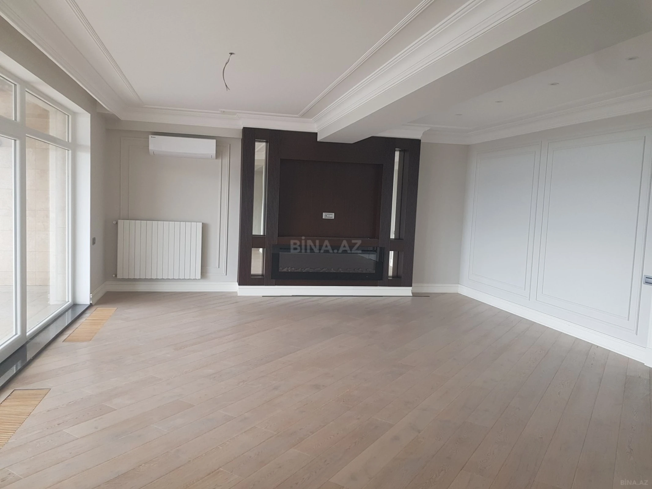 Satılır 13 otaqlı mənzil 1000 m²