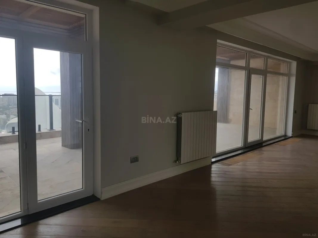 Satılır 13 otaqlı mənzil 1000 m²