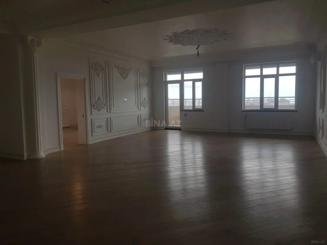 Satılır 13 otaqlı mənzil 1000 m²