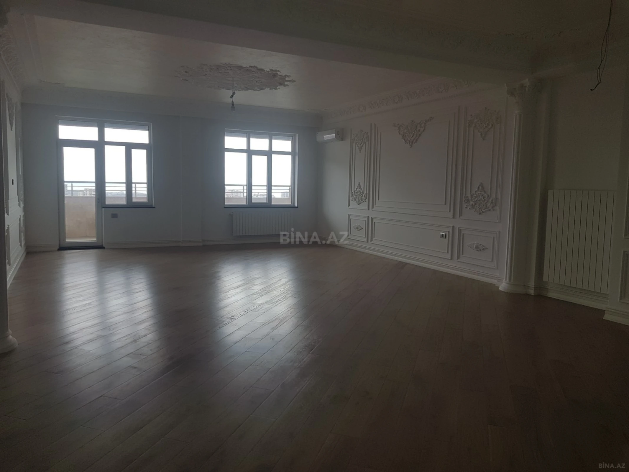 Satılır 13 otaqlı mənzil 1000 m²