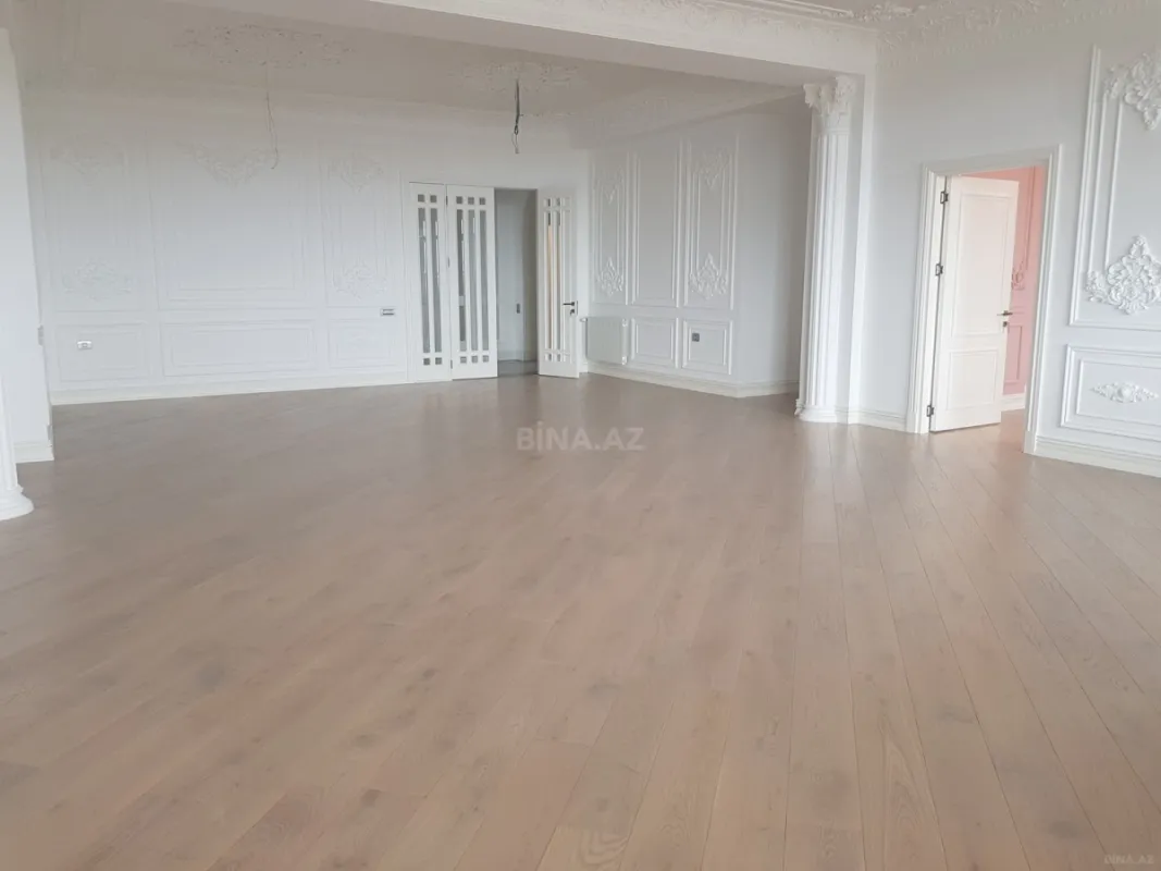 Satılır 13 otaqlı mənzil 1000 m²