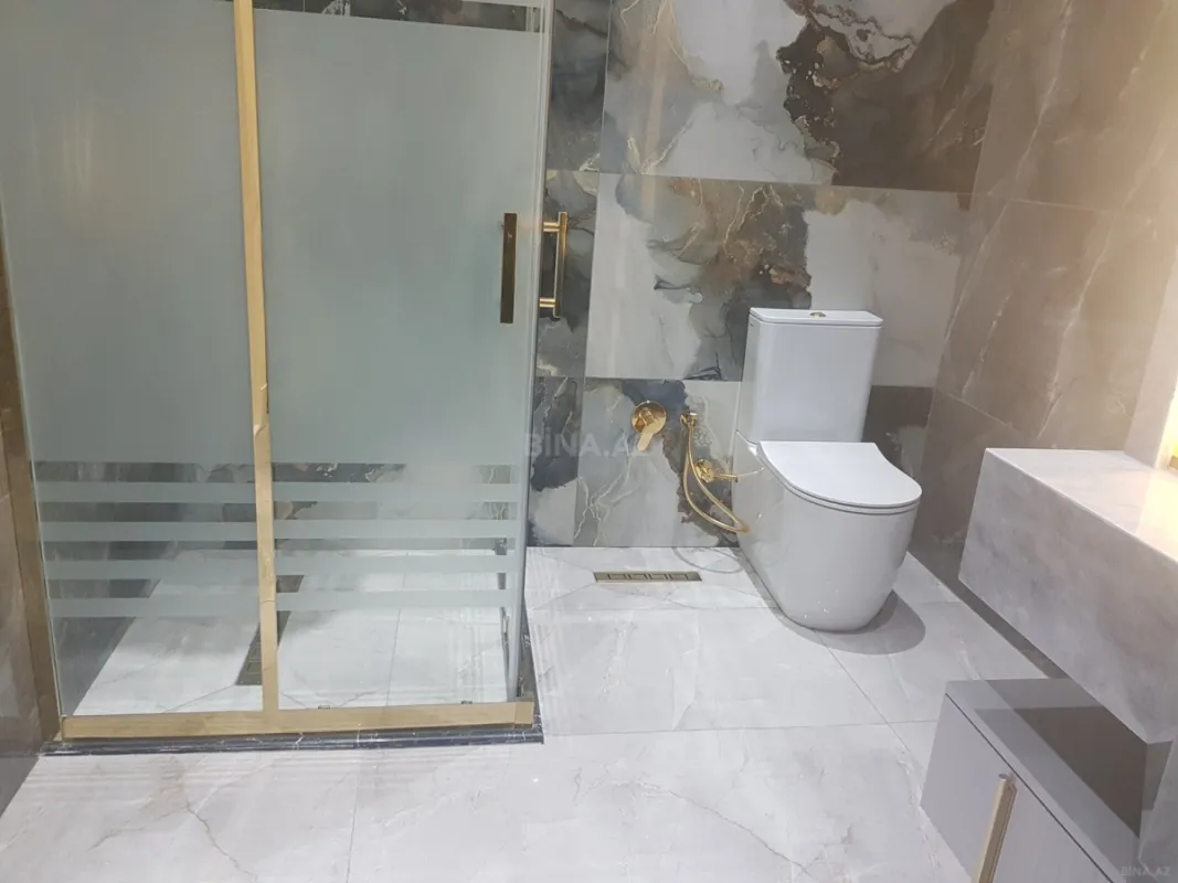 Satılır 13 otaqlı mənzil 1000 m²