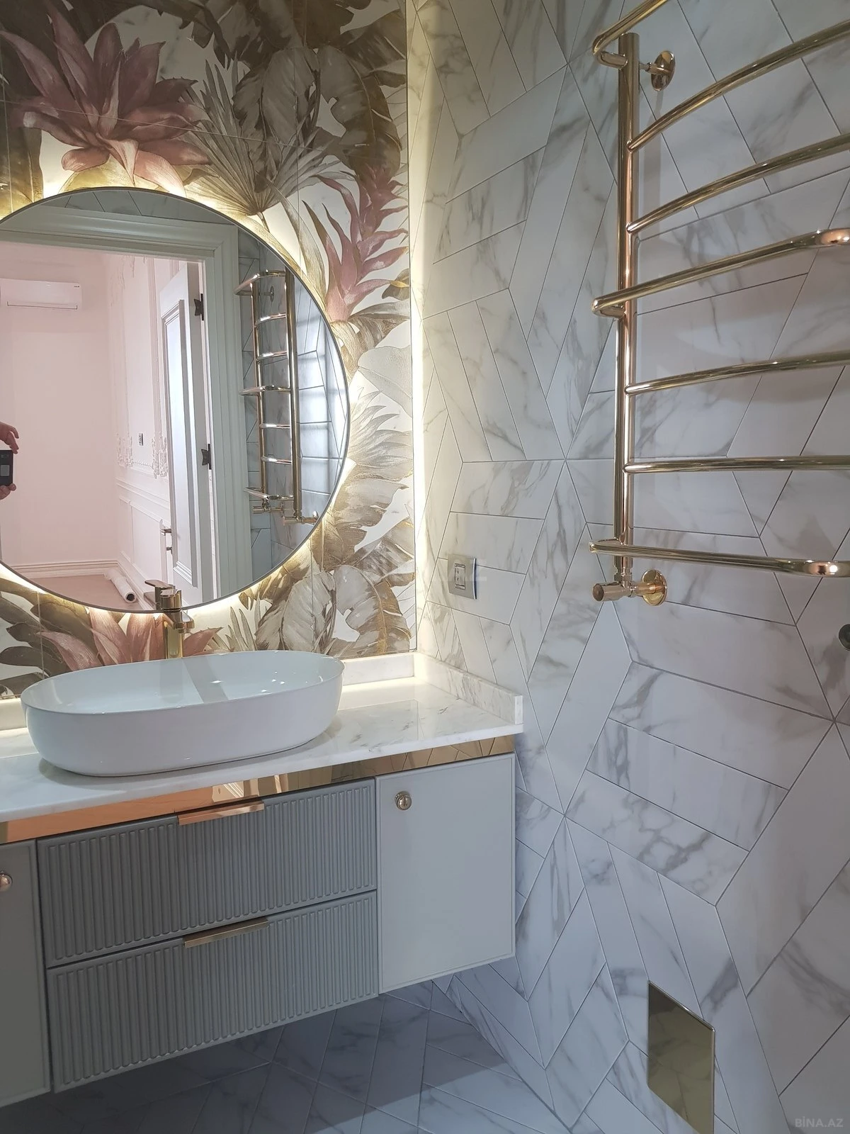 Satılır 13 otaqlı mənzil 1000 m²