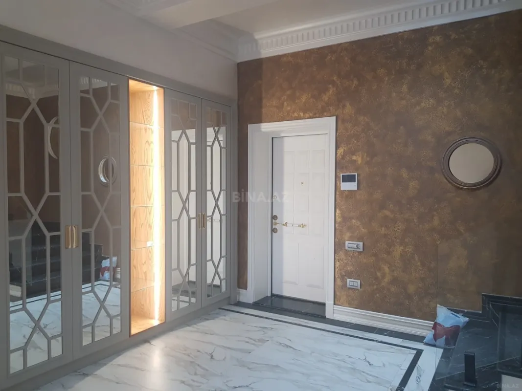 Satılır 13 otaqlı mənzil 1000 m²