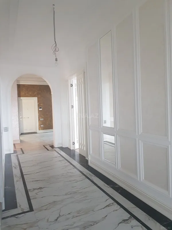 Satılır 13 otaqlı mənzil 1000 m²