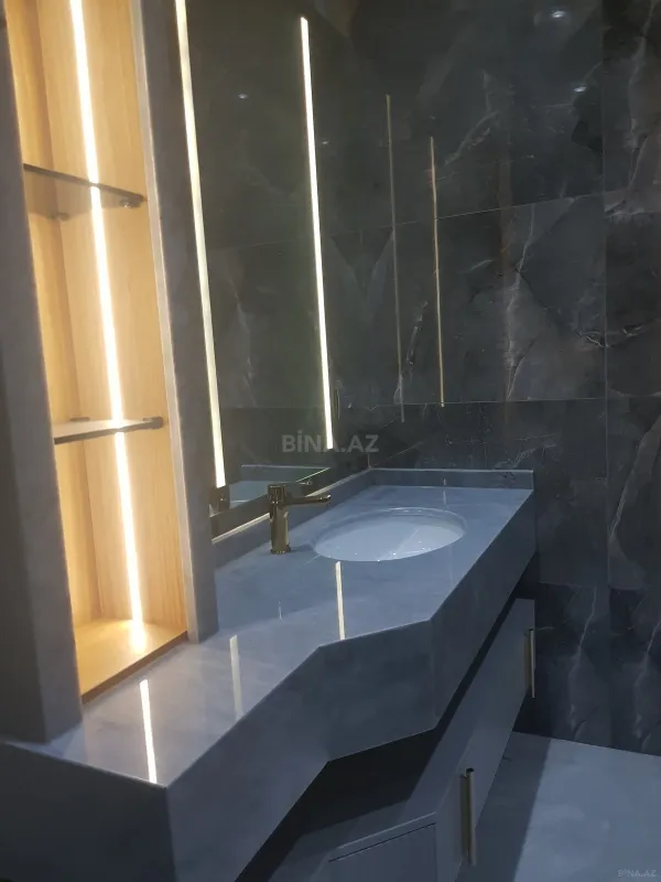 Satılır 13 otaqlı mənzil 1000 m²
