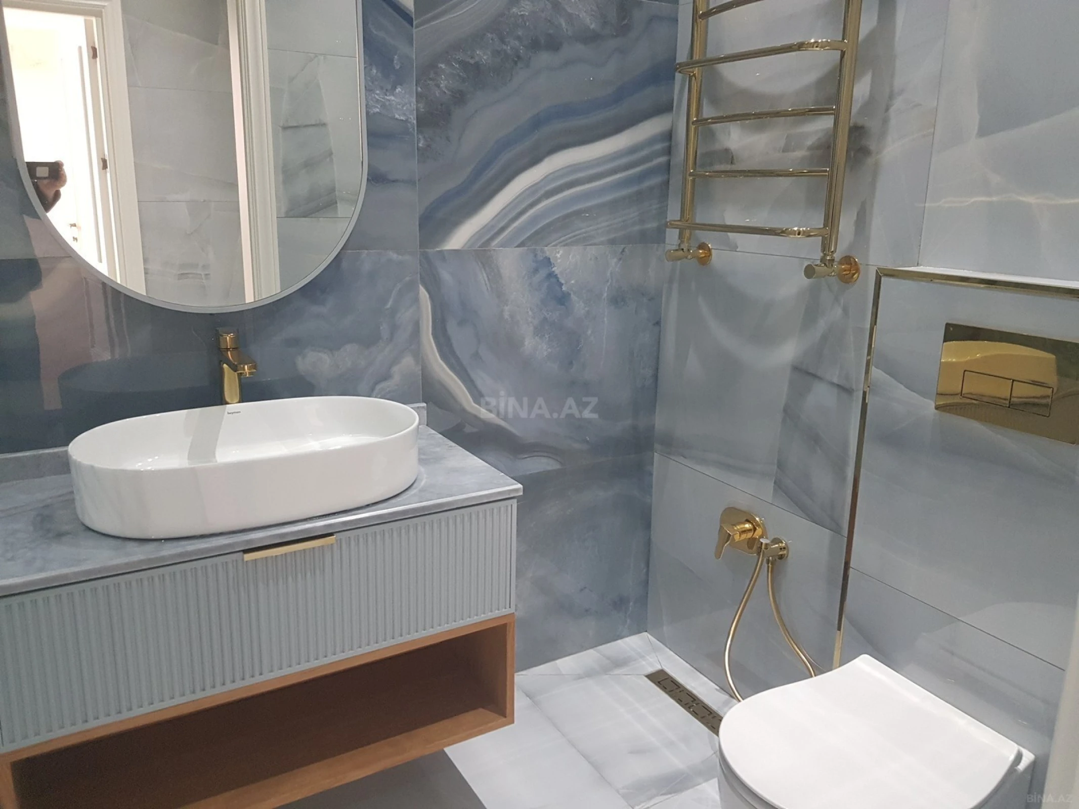 Satılır 13 otaqlı mənzil 1000 m²