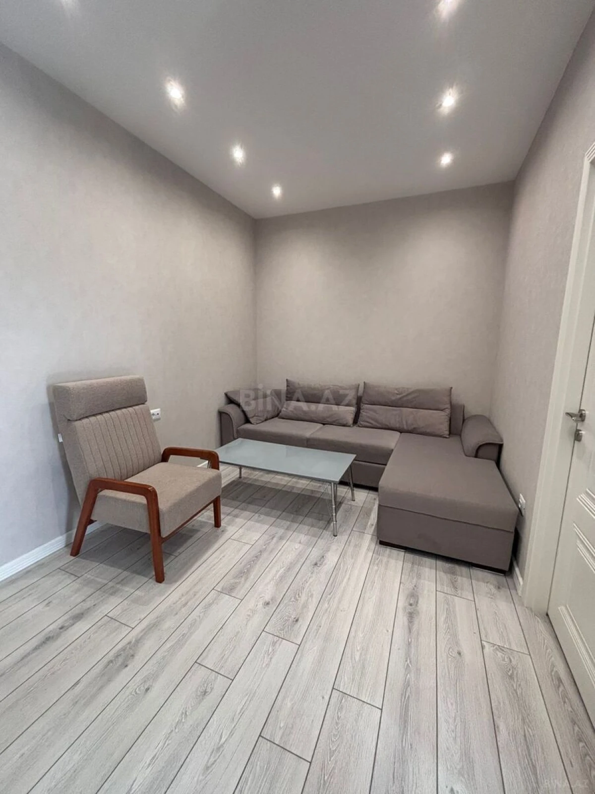Kirayə verilir 2 otaqlı mənzil 70 m²