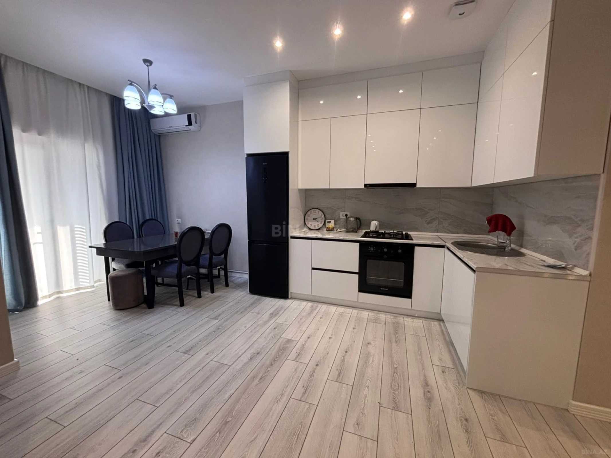Kirayə verilir 2 otaqlı mənzil 70 m²