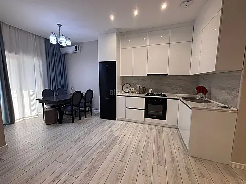 Kirayə verilir 2 otaqlı mənzil 70 m²