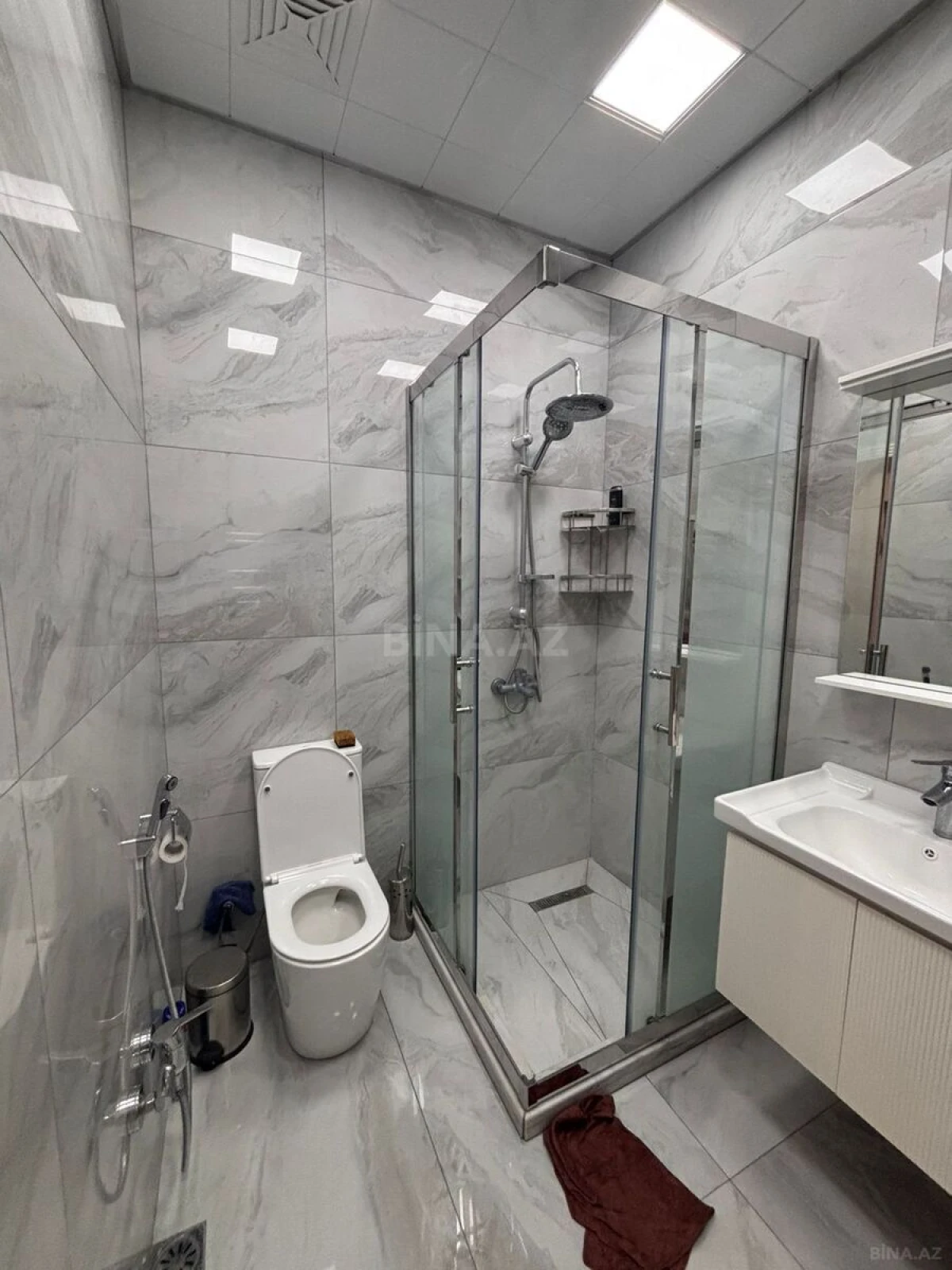 Kirayə verilir 2 otaqlı mənzil 70 m²
