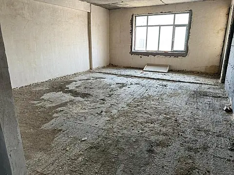 Satılır 4 otaqlı mənzil 200 m²