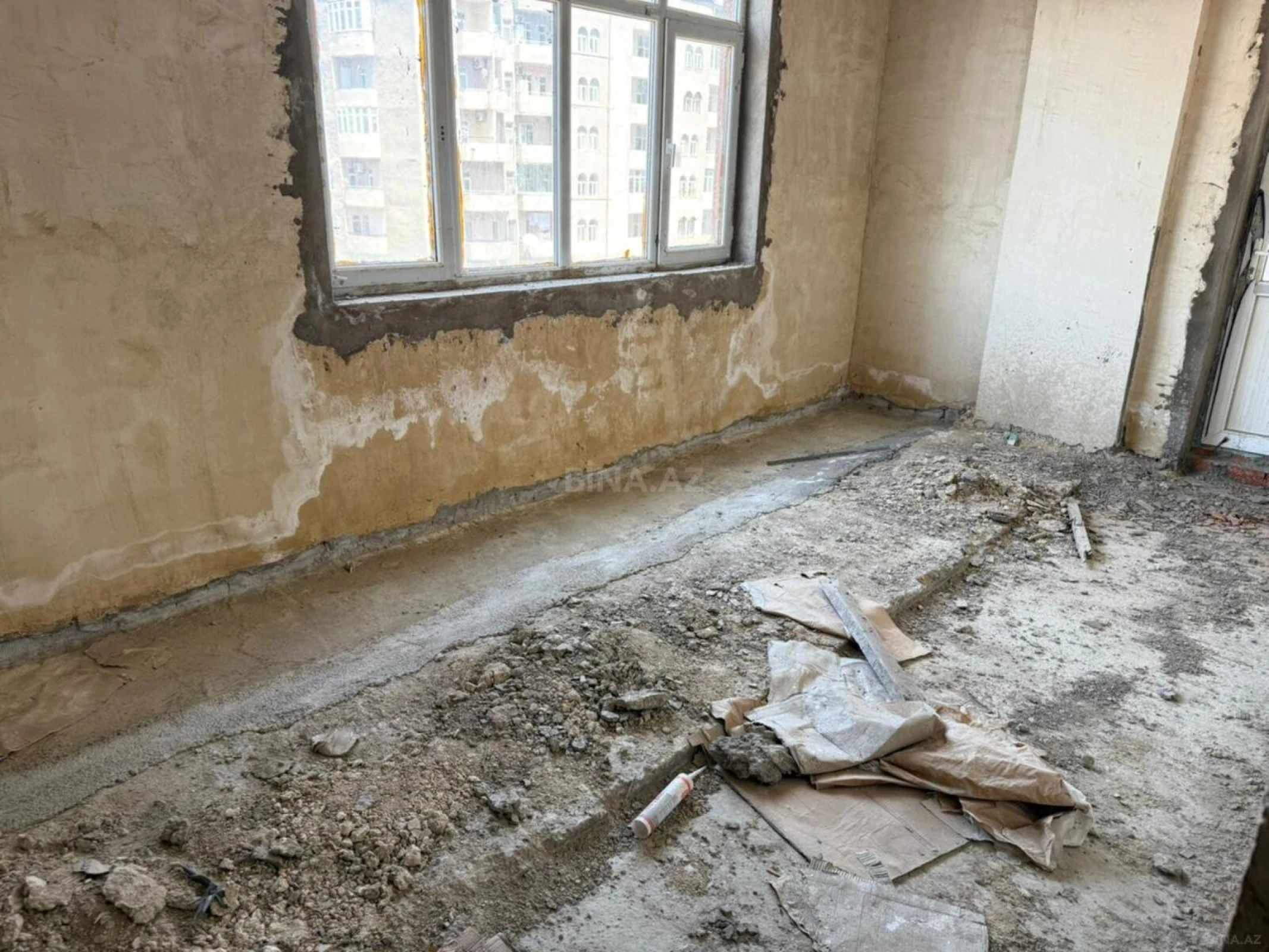 Satılır 4 otaqlı mənzil 200 m²