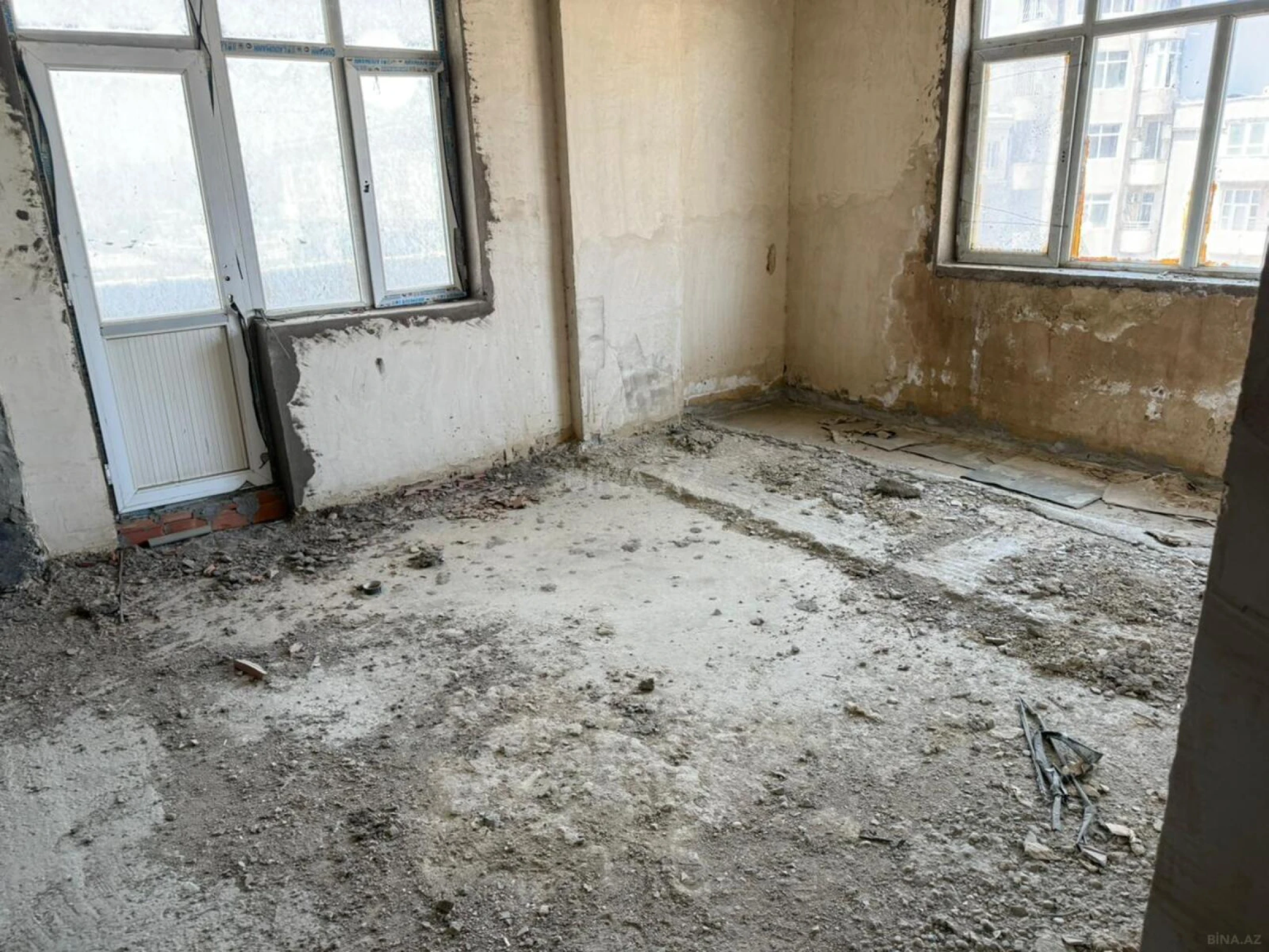 Satılır 4 otaqlı mənzil 200 m²