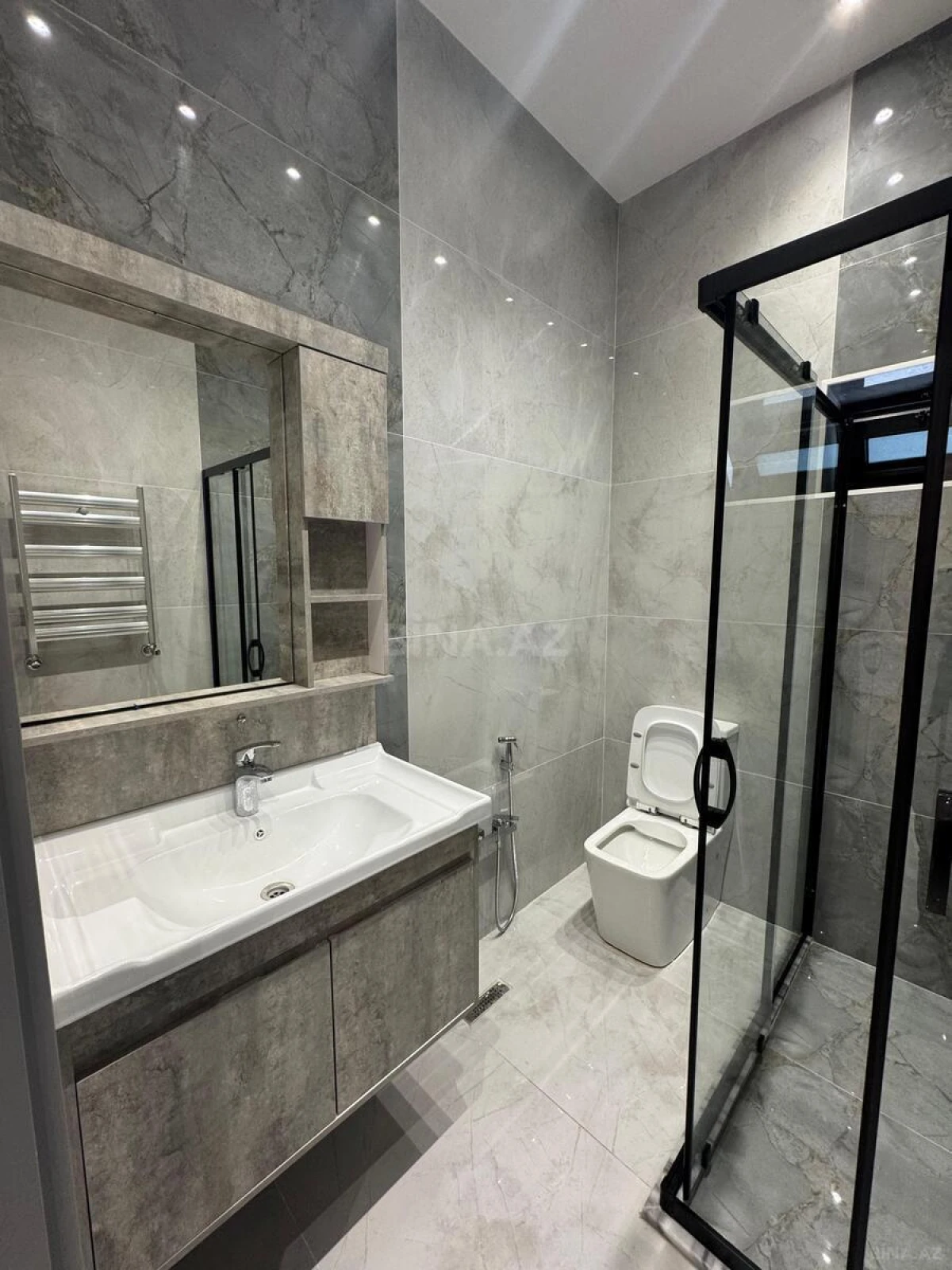 Satılır 4 otaqlı həyət evi 180 m²