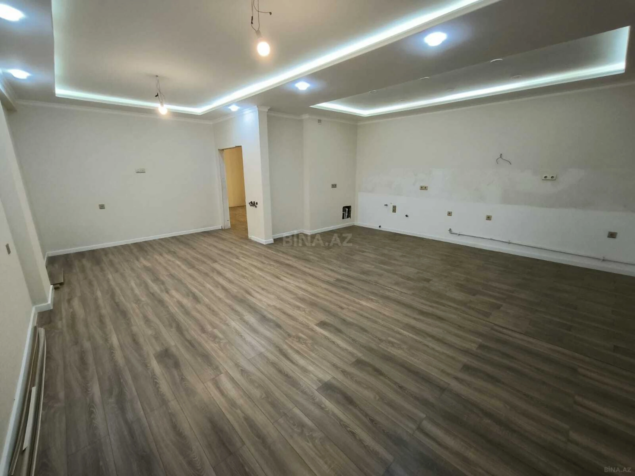 Satılır 3 otaqlı mənzil 145 m²