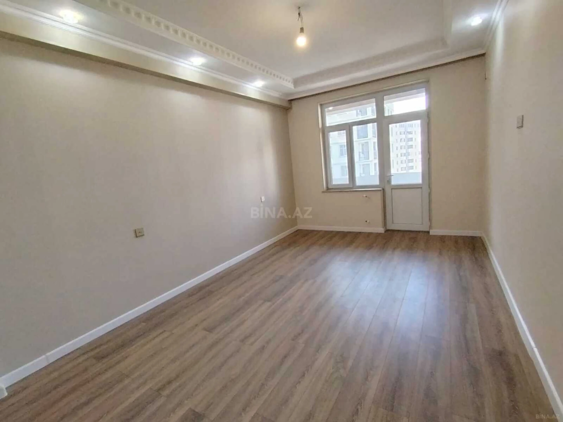 Satılır 3 otaqlı mənzil 145 m²