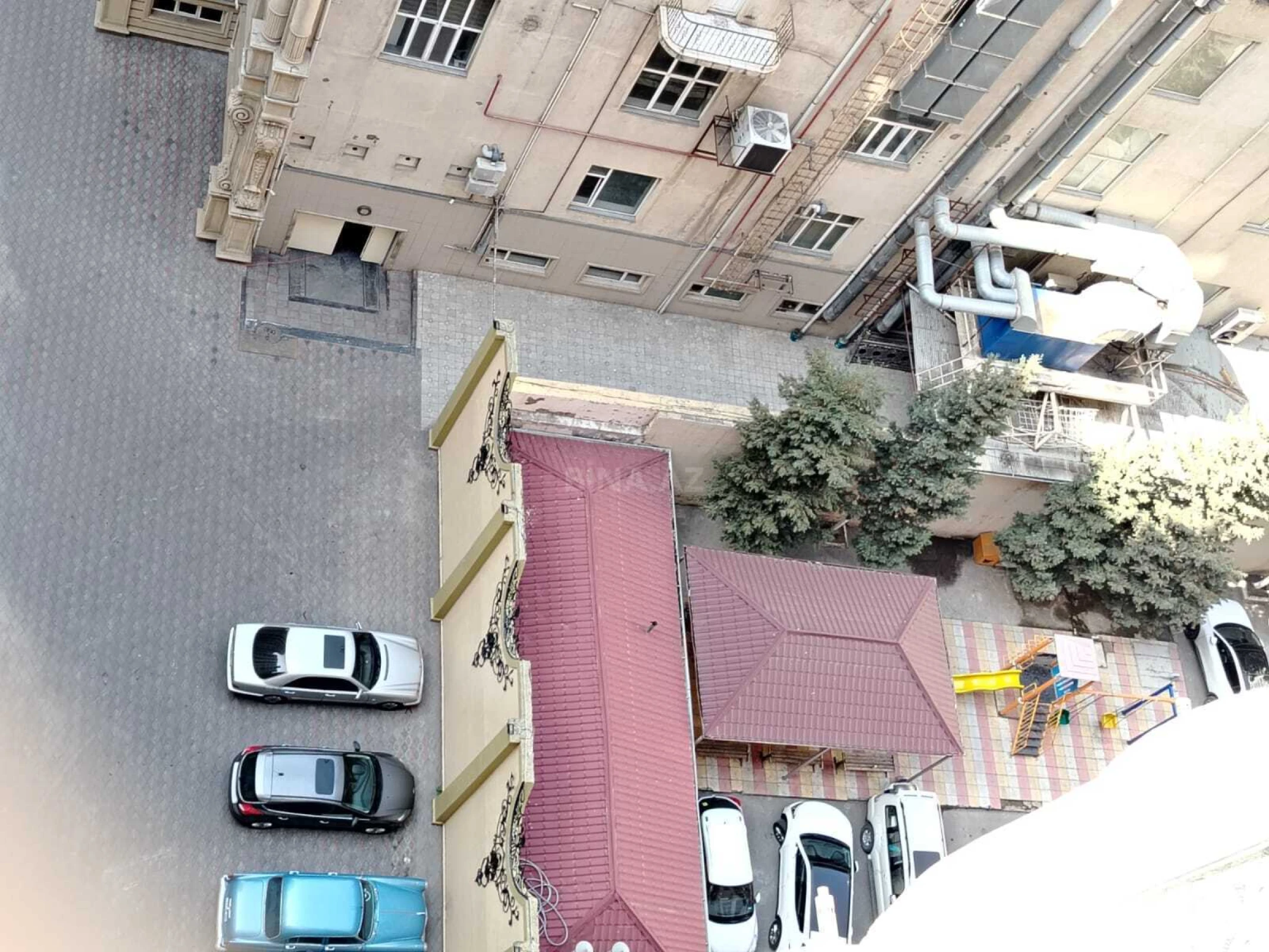 Satılır 3 otaqlı mənzil 145 m²